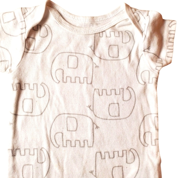 White Baby Gerber Onesie With Gray Elephant Print. 3-6 mo. B0024 - Picture 9 of 9